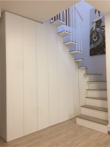 armario y escalera